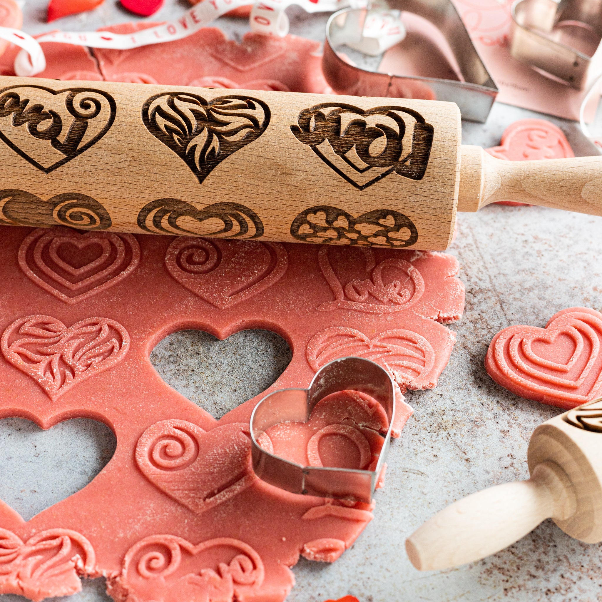 ROULEAU À PÂTISSERIE COEURS DE LA SAINT-VALENTIN